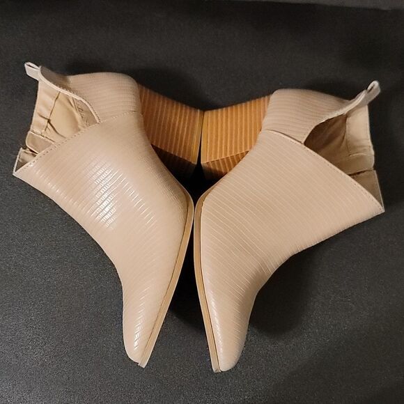 QUPID POINTED TOE SIDE ZIPPER CLOSURE WOMEN'S ANKLE BOOTIES - Picture 13 of 15